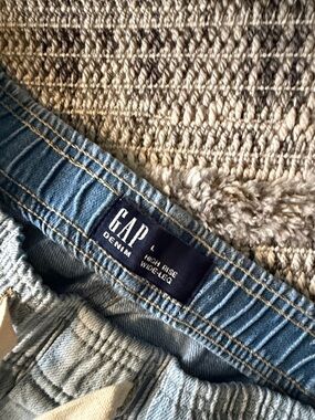 GAP Light Blue High-Rise Wide-Leg Jeans